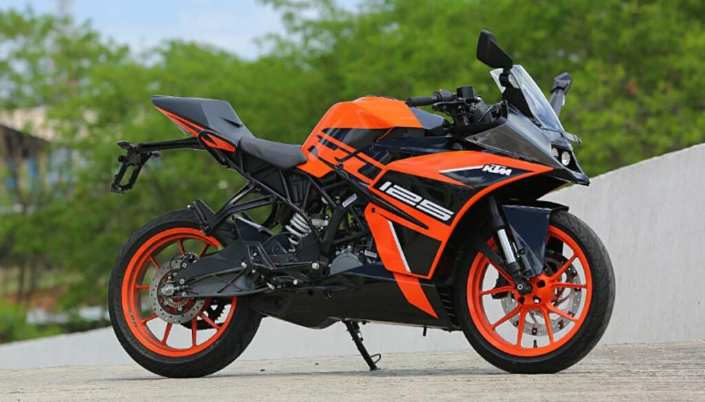 Diwali Offer EMI Plan 2023: KTM RC 125 को खरीदने का सपना होगा पूरा, सिर्फ 6,500 रुपए में ले जाएं घर 3 Diwali Offer: KTM RC 125 Low EMI Plan